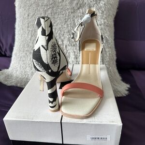 Dolce vita Coral and black heel